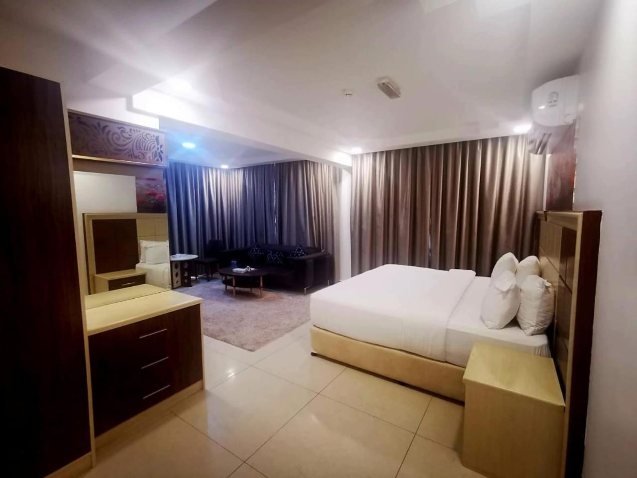 Diamond Star Hotel فندق النجمة الماسية Seeb Extérieur photo